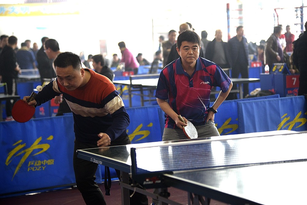 张育成在两 张育成在两