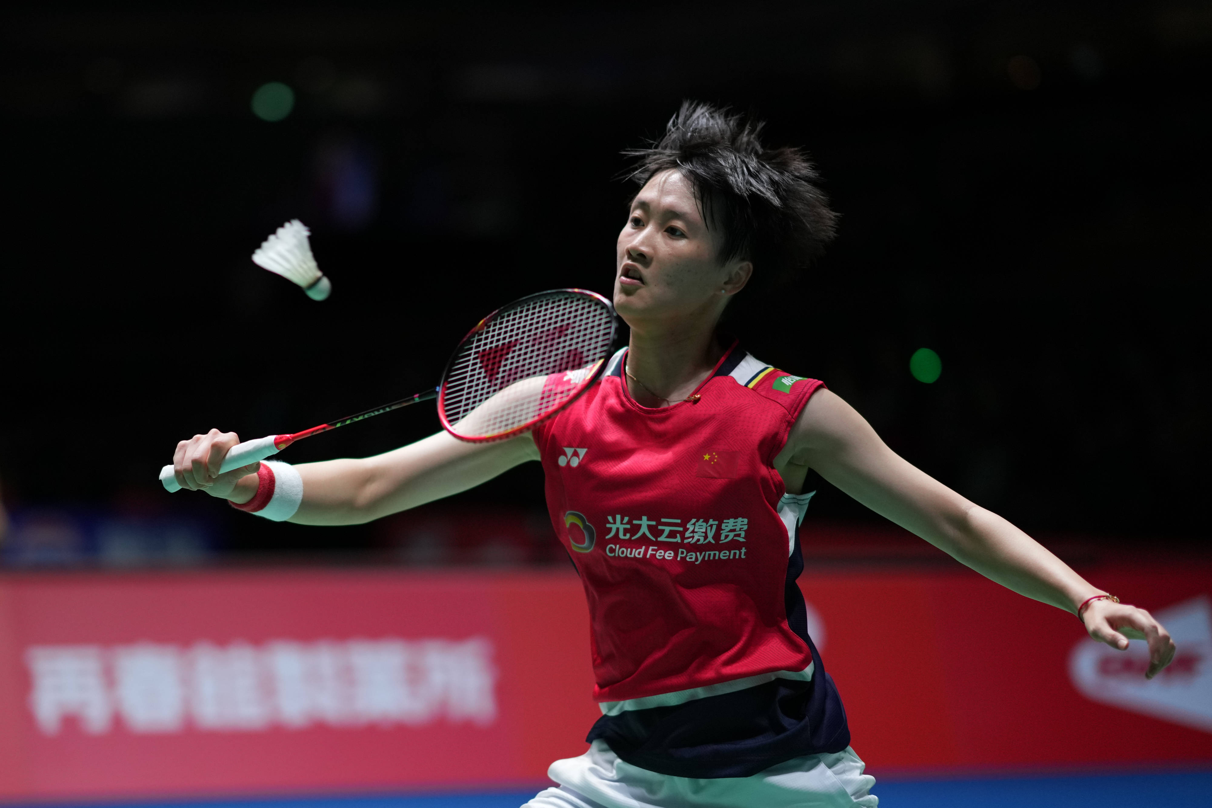 与保守之间 与保守之间